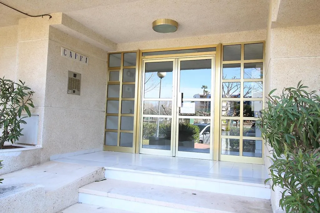 Capri Apartment Cambrils 0*,